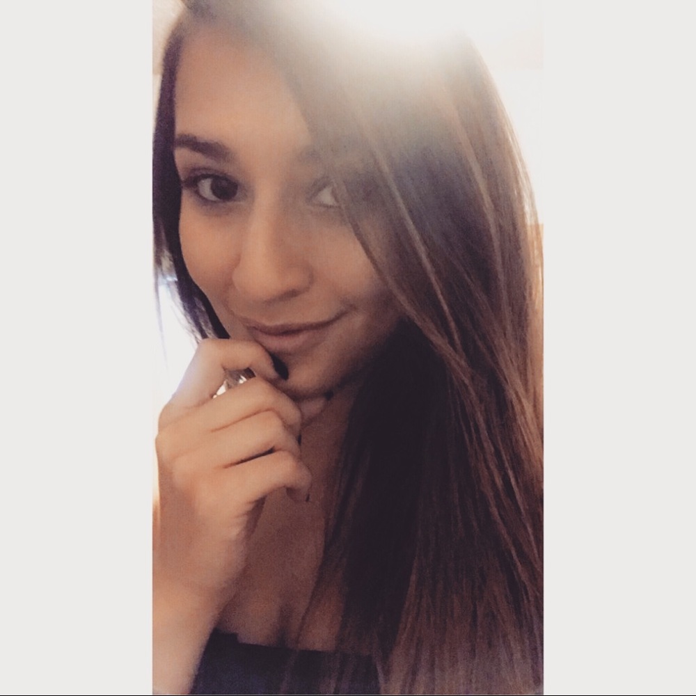 Meet your Posher, Izel